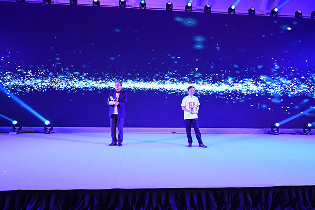 理光公司董事長與普天達宋總放飛無人機 理光公司董事長與普天達宋總放飛無人機