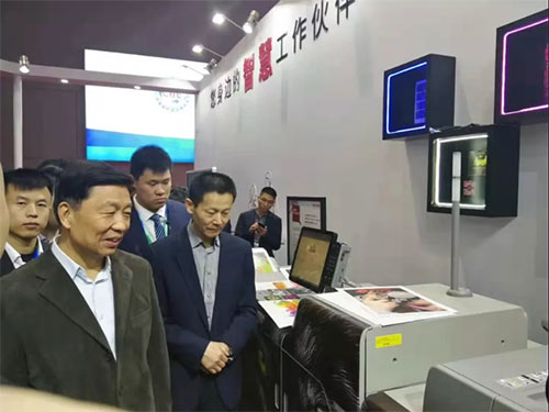 原國家副主席李源潮親臨理光展位指導工作 原國家副主席李源潮親臨理光展位指導工作