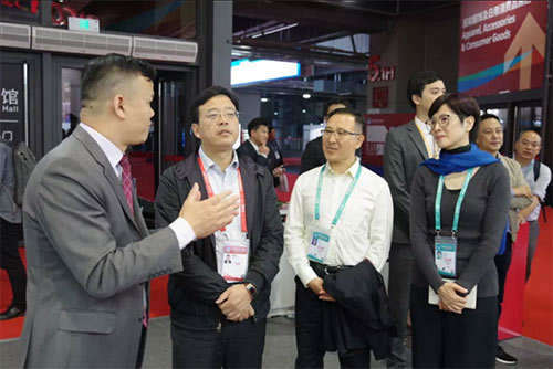 中共上海市黃浦區區委副書記、區長巢克儉蒞臨參觀 中共上海市黃浦區區委副書記、區長巢克儉蒞臨參觀