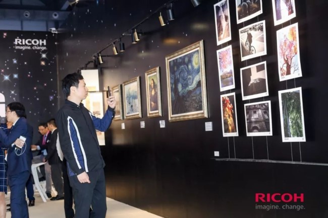 全幅藝術長廊掛滿了古字和名畫 全幅藝術長廊掛滿了古字和名畫